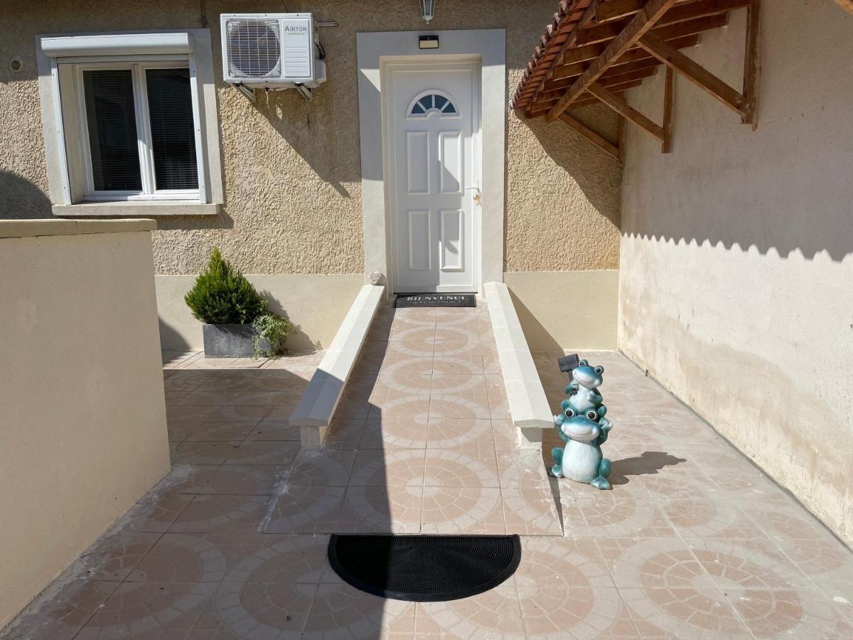 Studio Les Petits Lutins Entraigues-sur-la-Sorgue Εξωτερικό φωτογραφία